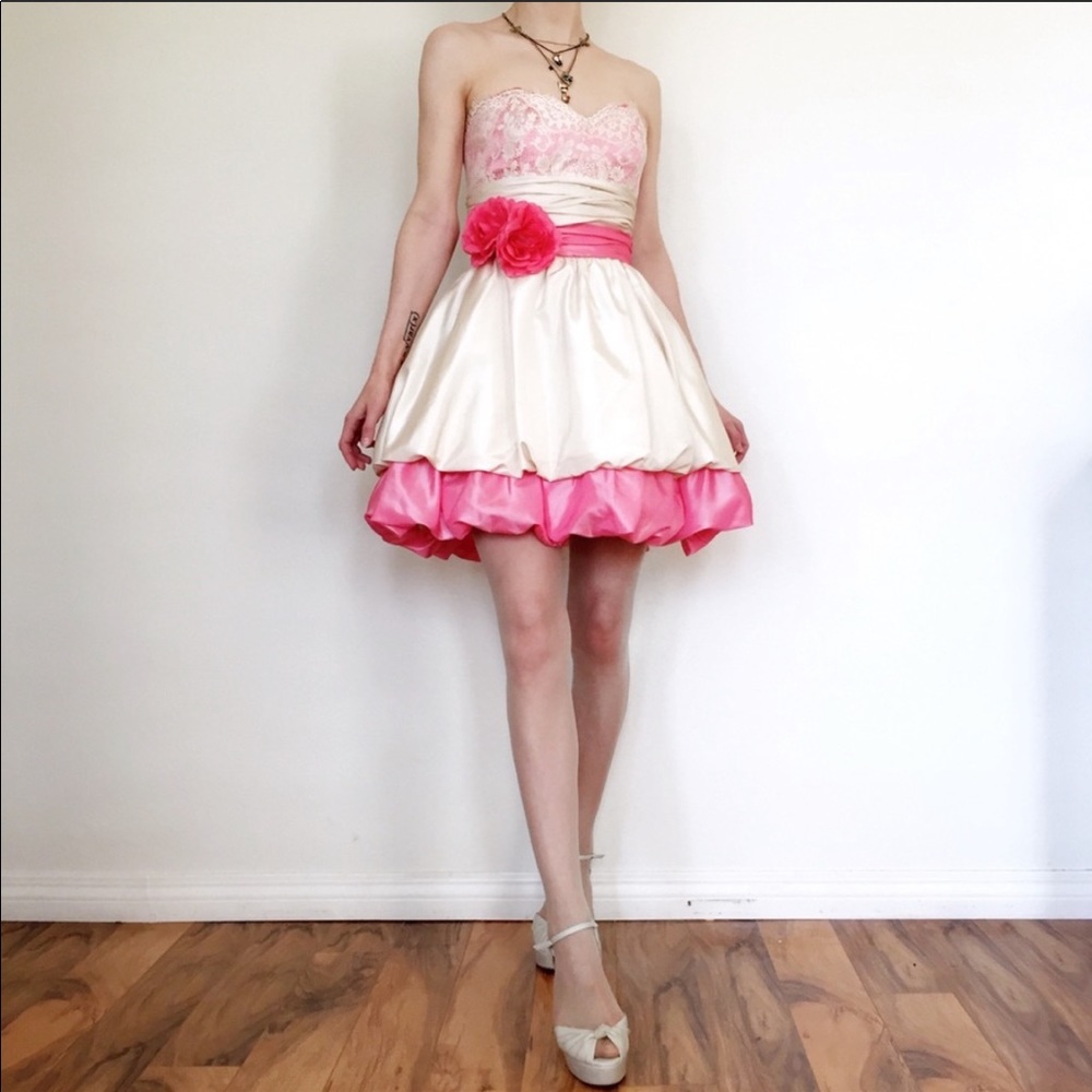 Betsey Johnson Size 6 Chelsea Bubble dress